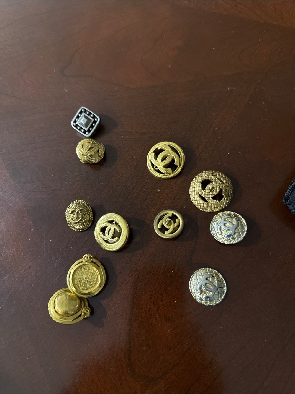 CHANEL Gold and silver missing earrings CC logo